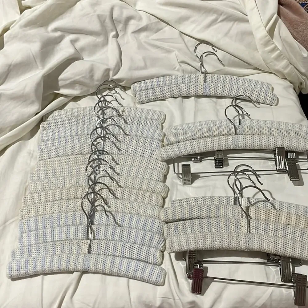 23 hanger blue cream tan woven 7 pants clips 16 top hanger guc